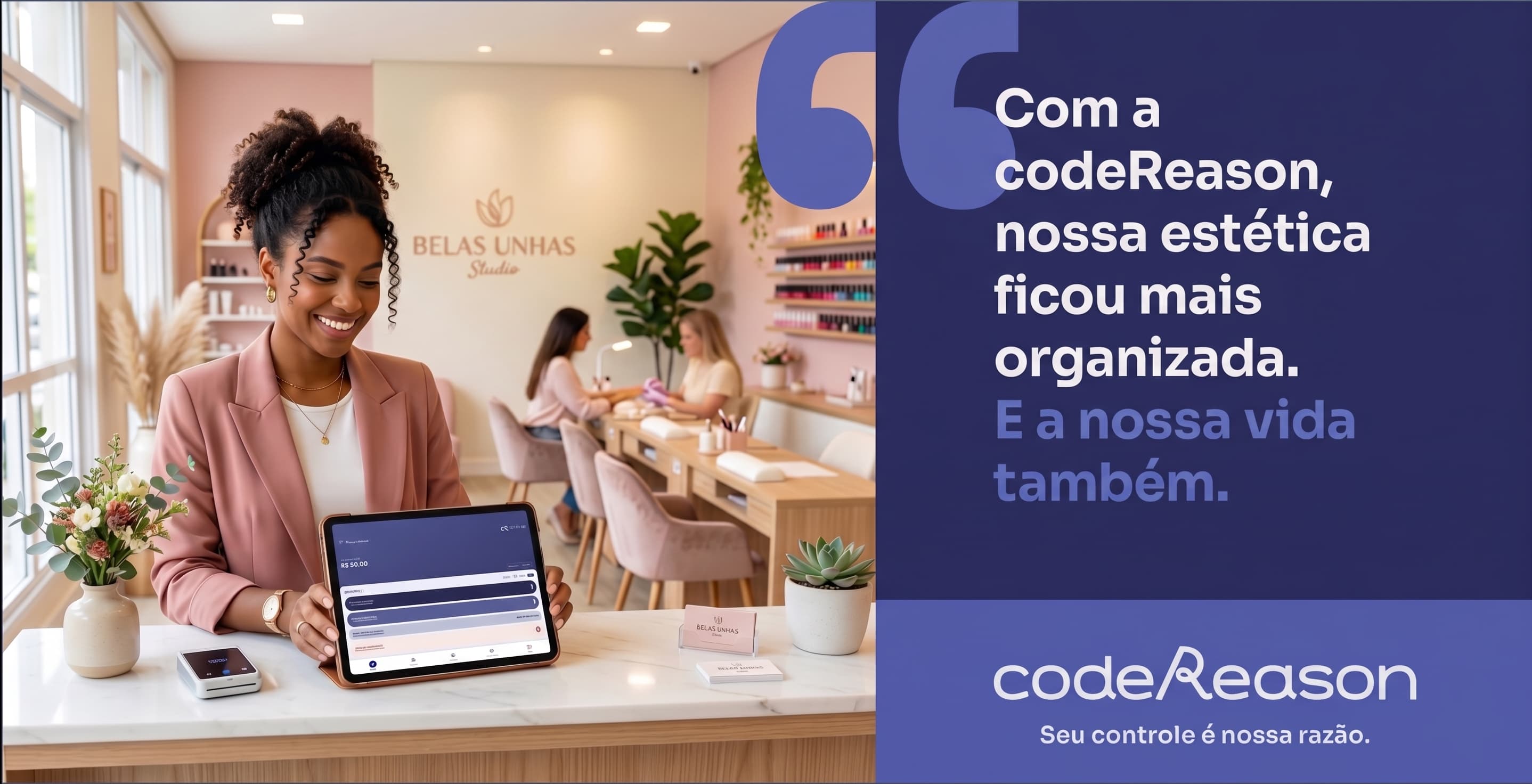 Clientes de uma estética em material institucional da Codereason.